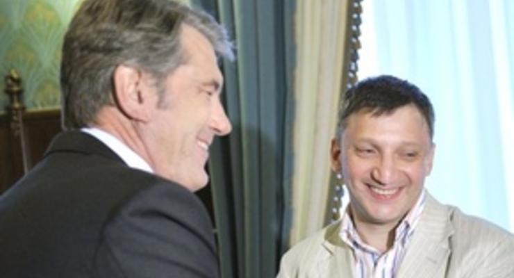 Ющенко поздравил нейрохирурга, запомнившего 30 миллионов цифр