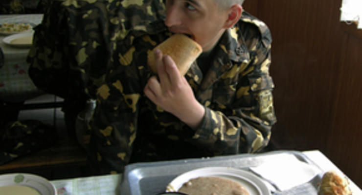 Кузьмук: Через 10 дней солдат в армии будет нечем кормить
