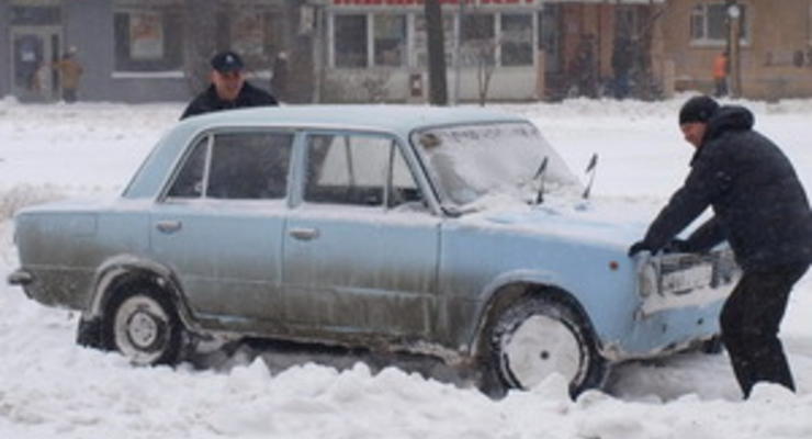 Власти Одессы назвали главную причину пробок в заснеженном городе