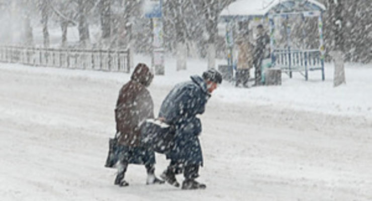 В Киеве из-за снегопада остановились трамваи