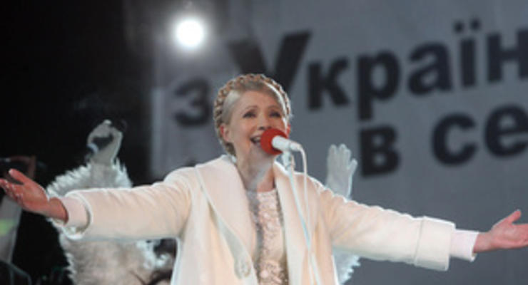 В БЮТ заявляют, что Янукович завидует фейерверкам Тимошенко на Майдане