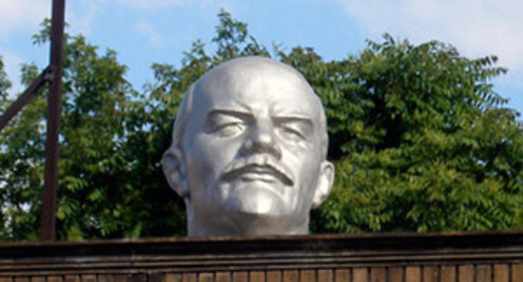 На Волыни обезглавили памятник Ленину