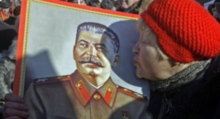КУН призвал Януковича опротестовать попытки России реабилитировать Сталина