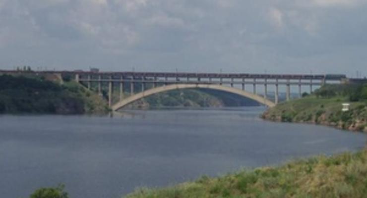 В 2010 году запланирован запуск автодвижения по мосту через Днепр в Запорожье - Мостобуд