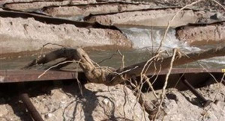Жители Буковины требуют достроить разрушеннные паводком мосты