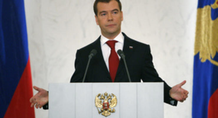 Медведев призвал не драматизировать ситуацию с отъездом молодых ученых за рубеж