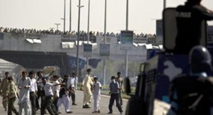 Повышение цен на проезд в городском транспорте вызвало массовые беспорядки в столице Пакистана