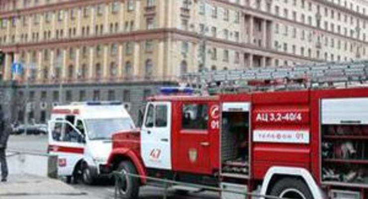 Движение в центре Москвы парализовано из-за взрывов в метро