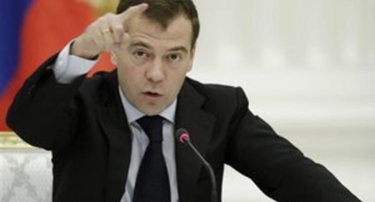 Медведев потребовал от силовиков усилить контроль за безопасностью во всей стране
