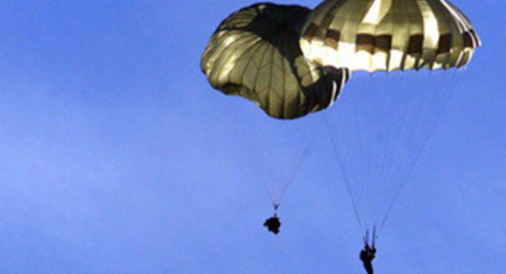 В Харьковской области во время прыжка с парашютом погиб военнослужащий