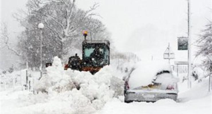 Британию накрыли сильные снегопады: около 30 тысяч домов остались без света