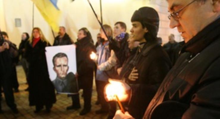 Львовские студенты начинают сбор подписей против намерений лишить Бандеру и Шухевича званий Героя