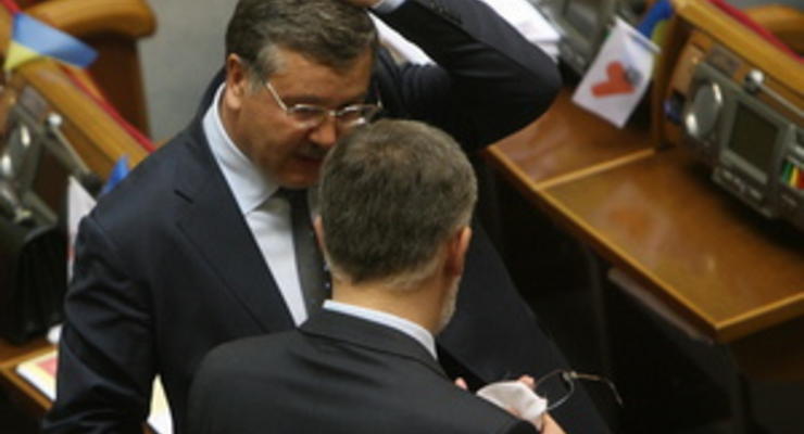 Гриценко: Януковичу нужно закрыть рты Табачнику и Семиноженко
