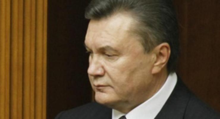 Янукович 5 апреля полетит в Москву на могилу своего "названного отца"