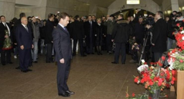 Медведев требует ужесточить наказание пособникам террористов