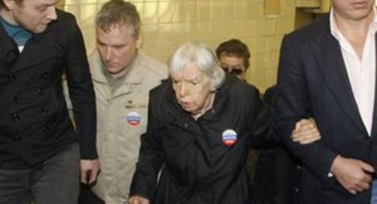 Ударившего 82-летнюю правозащитницу Алексееву отпустили из-под стражи