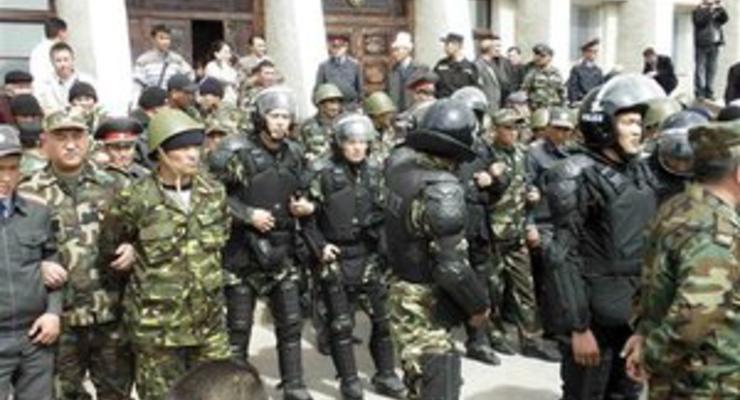 Киргизская милиция разгоняет в Бишкеке акцию протеста оппозиции