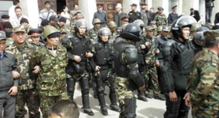 СМИ: В ходе беспорядков в Бишкеке пострадали 100 человек, есть погибшие