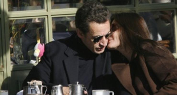 Французская полиция решила выяснить, кто распускал слухи о разрыве Саркози и Бруни
