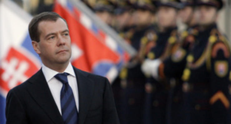Медведев: Европа стала процветающей благодаря миллиону советских солдат, погибших на войне