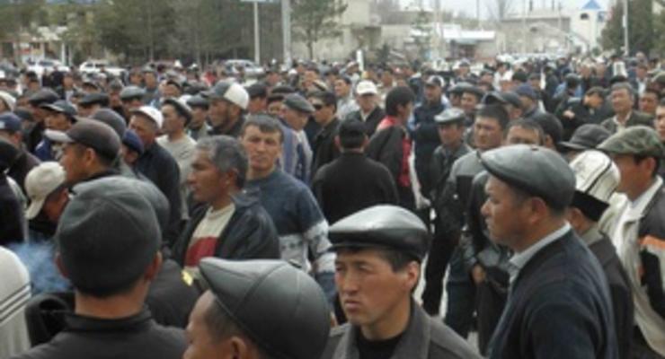 На юге Кыргызстана начались митинги. В Джалал-Абаде готовятся защищать Бакиева