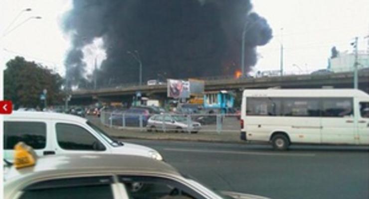 СМИ: В Киеве горит завод