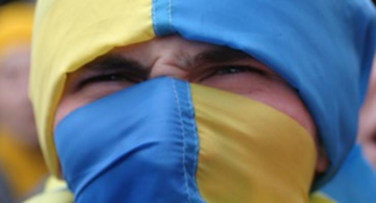 Опрос: Половина украинцев считают, что ситуация в Украине развивается в неправильном направлении