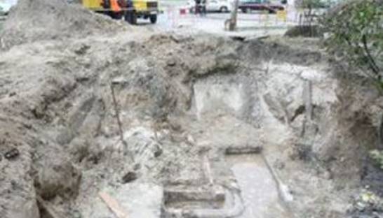 Киевлянка, упавшая в яму с кипятком, скончалась в реанимации