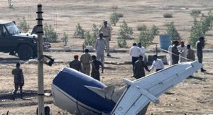В Пакистане упал частный самолет: более 20 погибших