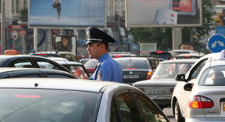 Дело: В Укравтодоре намерены запретить рекламу вдоль дорог