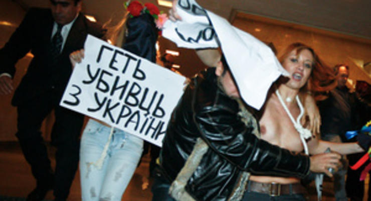 Активистки FEMEN сорвали открытие Недели культуры Ирана в Украине