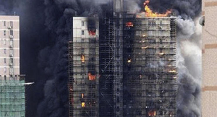 Фотогалерея: Дым с востока. В Шанхае сгорело 28-этажное здание