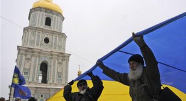Опрос: 76% украинцев считают себя патриотами