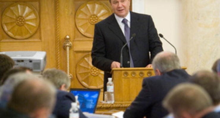 Янукович поручил упростить разрешительные процедуры в строительстве до конца года