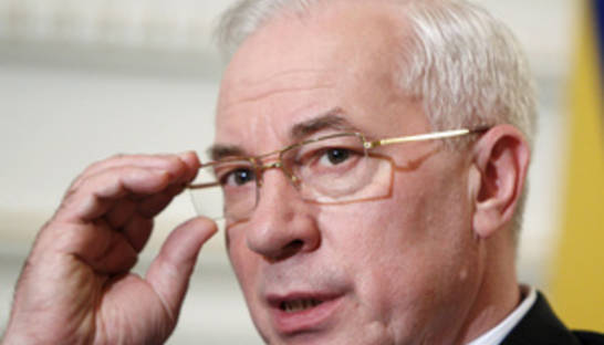 Азаров отметил низкий вклад малого бизнеса в бюджеты