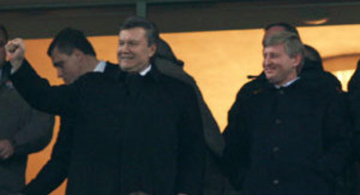 Янукович поздравил компанию Ахметова с юбилеем