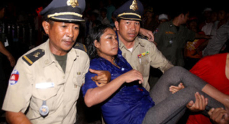 Власти Камбоджи более чем на 100 человек снизили данные по числу жертв давки в Пномпене