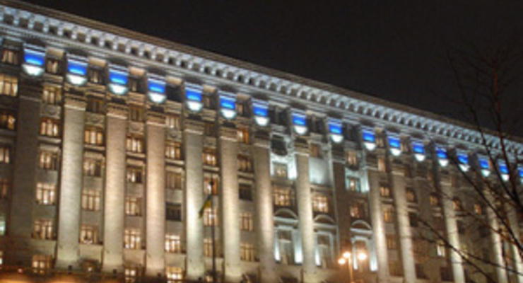 В КИУ считают, что кандидатура Попова "является находкой" для Партии регионов