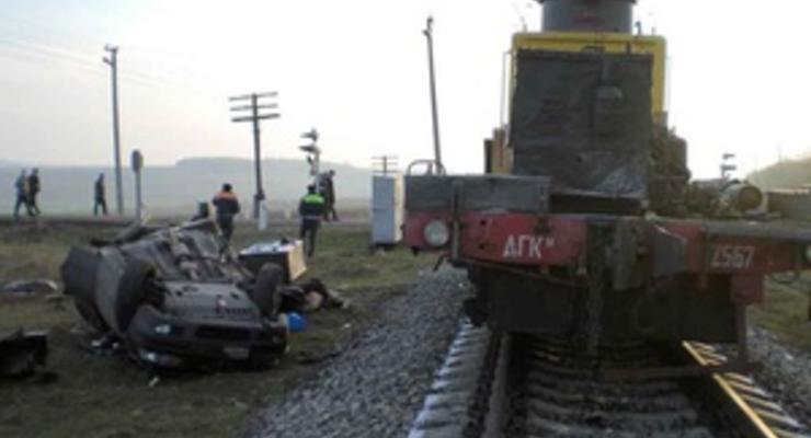 В Днепропетровской области на железнодорожном переезде произошло ДТП: есть жертвы