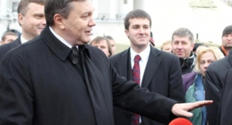 Фотогалерея: Услышать каждого. Янукович и Азаров посетили палаточный городок предпринимателей