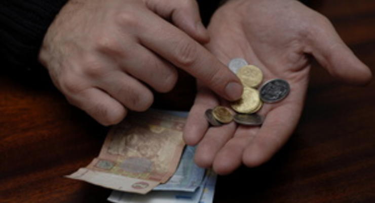 С сегодняшнего дня украинцам повысят минимальную зарплату на 15 гривен