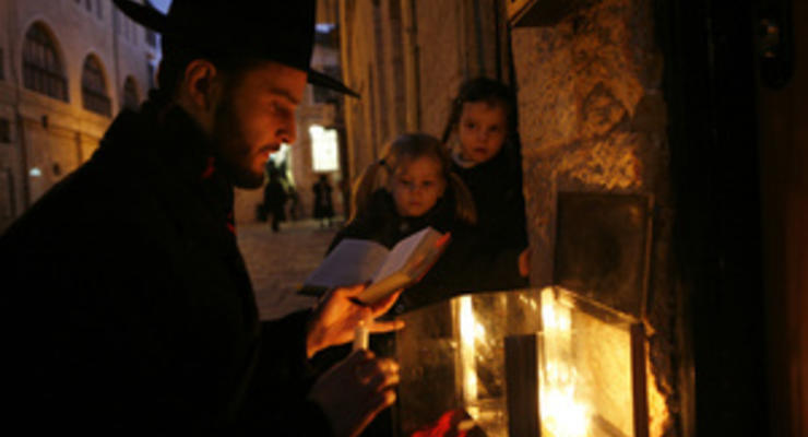 Сегодня еврейские общины всего мира начинают праздновать Хануку
