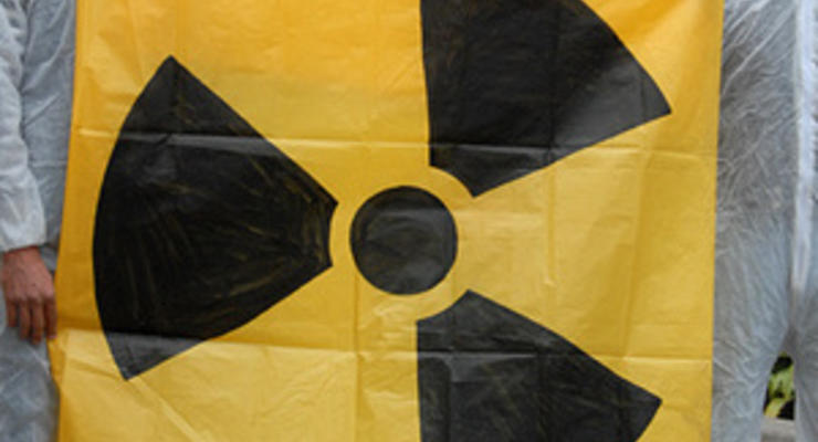 Эксперты: Со дна Киевского моря поднимают радиоактивный песок