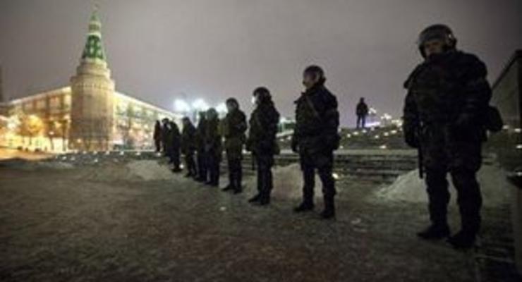 В Москве у метро Пражская задержали 20 человек с дубинками и арматурой