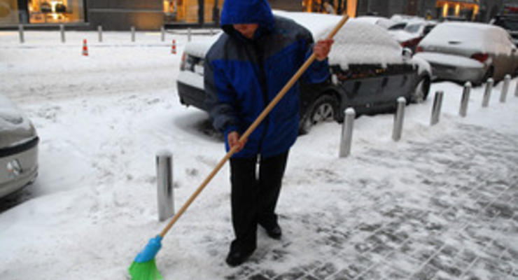 В Киеве за неубранный снег будут штрафовать. Убирать столицу позовут дворников из пригородов