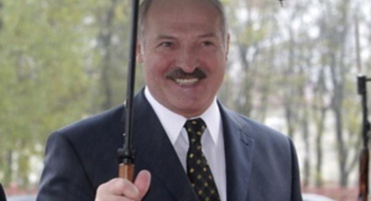 Лукашенко выяснит, почему послы ряда государств  "шли колонной рядом с демонстрантами"