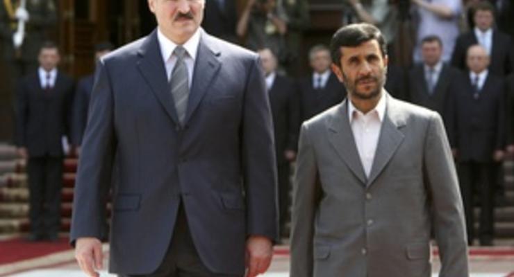 Ахмадинеджад поздравил Лукашенко с победой на выборах