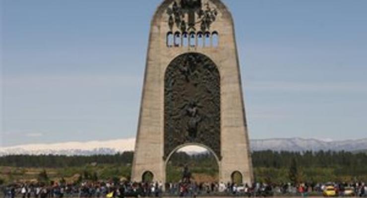 Путин открыл в Москве аналог памятника, взорванного в Кутаиси