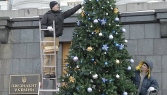 СМИ: Янукович записал новогоднее поздравление с шестого дубля