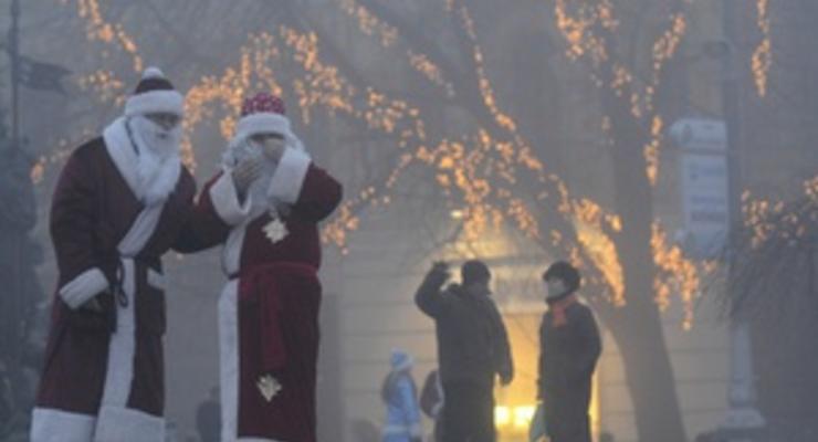 В Киеве провели парад Дедов Морозов